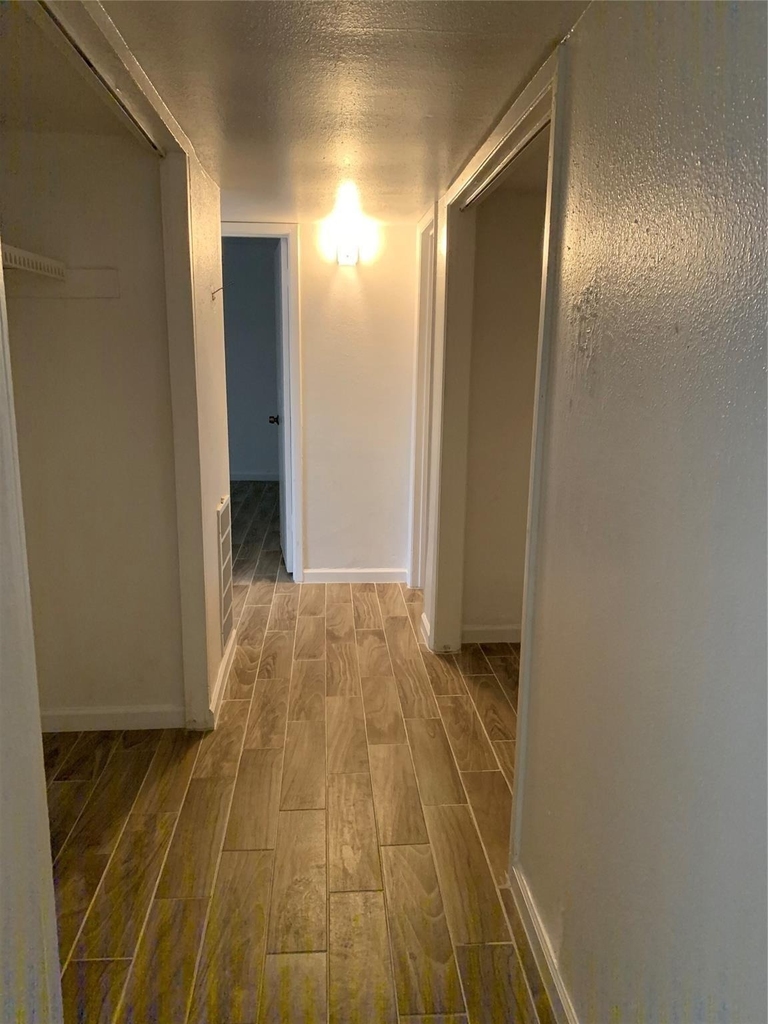 5625 Antoine Drive - Photo 10