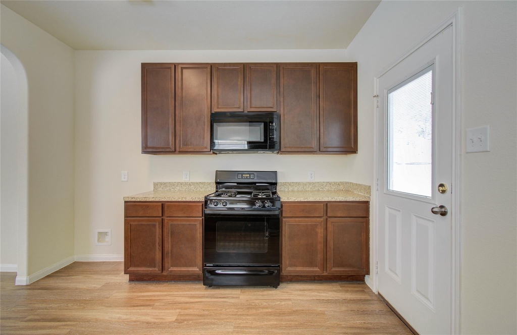10410 Solitude Way - Photo 16