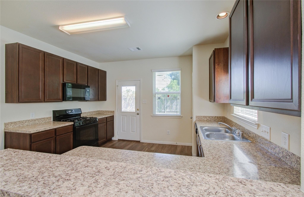10410 Solitude Way - Photo 10