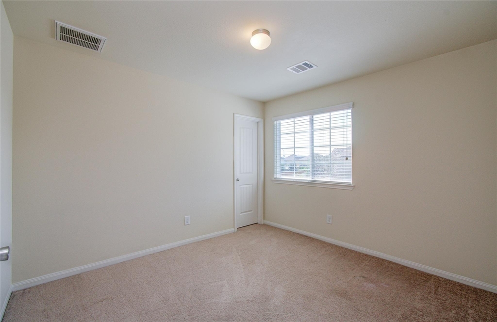 10410 Solitude Way - Photo 32