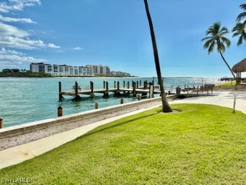 60 Pelican Street W - Photo 1