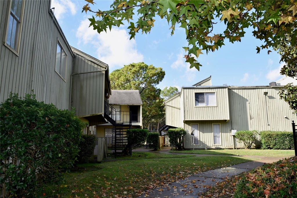 5625 Antoine Drive - Photo 11