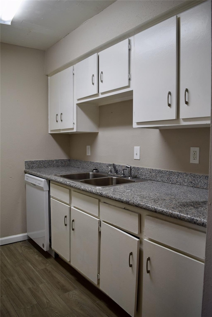 5625 Antoine Drive - Photo 8