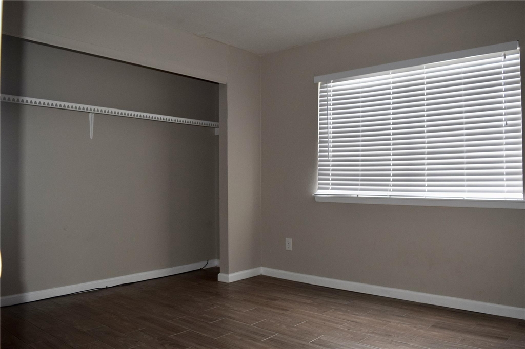 5625 Antoine Drive - Photo 4