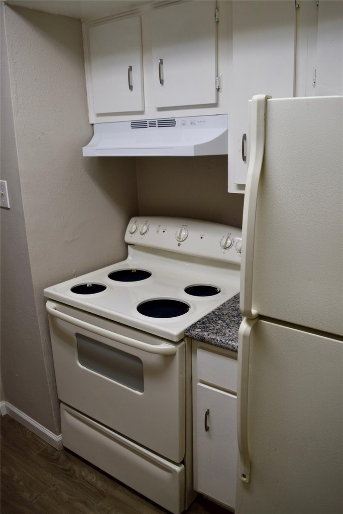 5625 Antoine Drive - Photo 10
