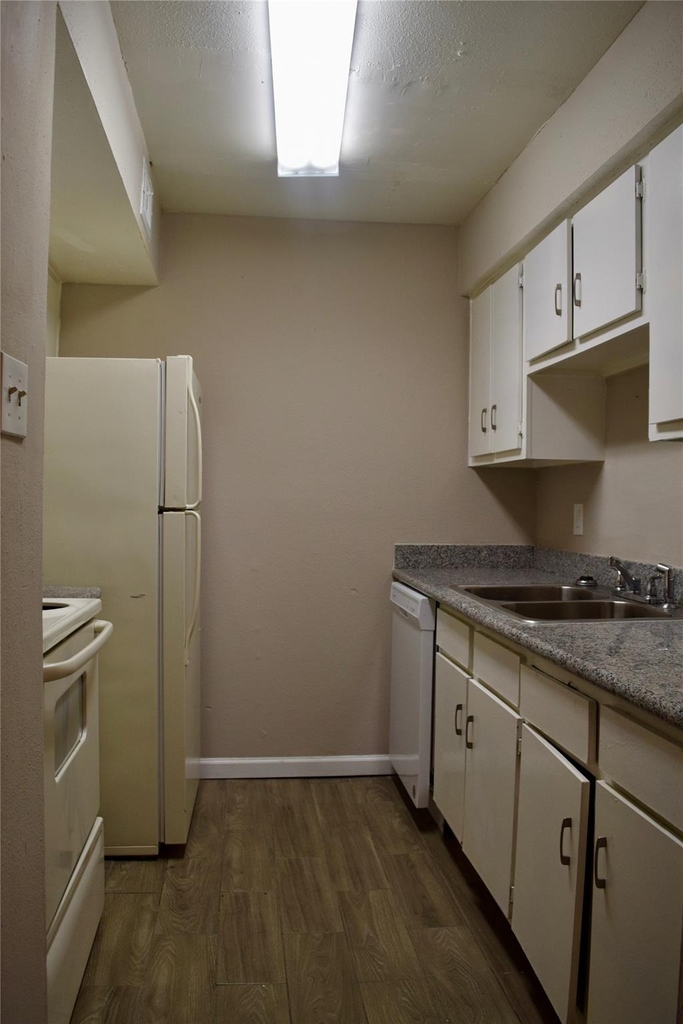 5625 Antoine Drive - Photo 9