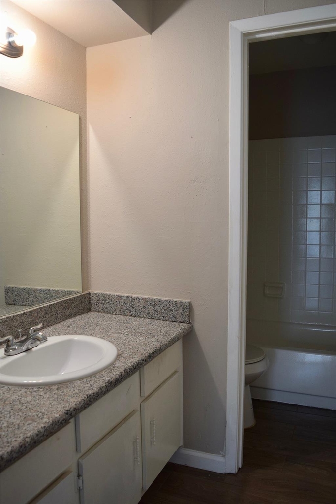 5625 Antoine Drive - Photo 3