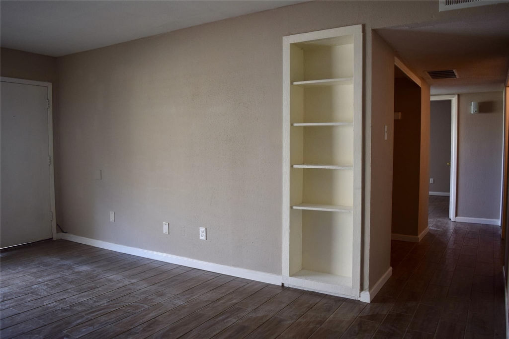 5625 Antoine Drive - Photo 7
