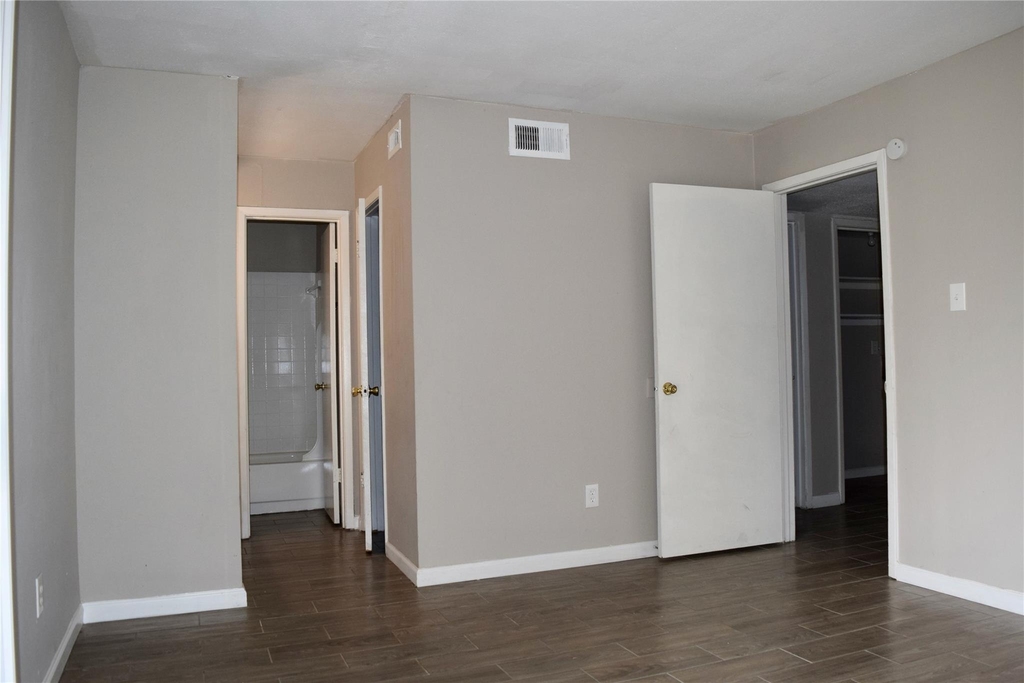 5625 Antoine Drive - Photo 2
