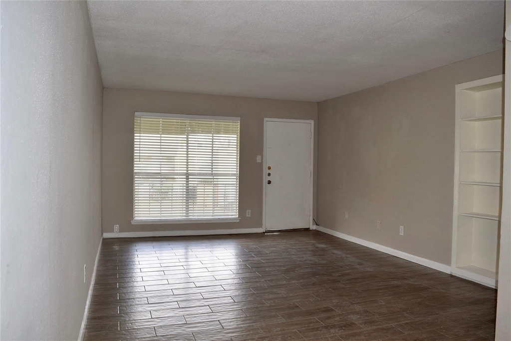 5625 Antoine Drive - Photo 6
