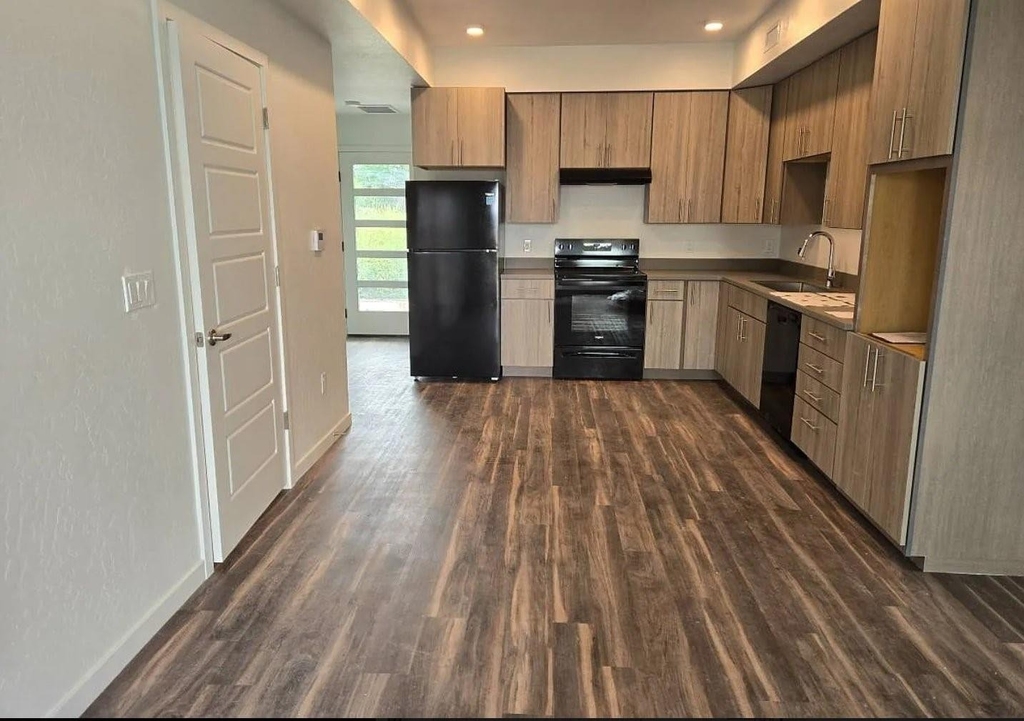 702 Makenzie River Rd - Photo 4