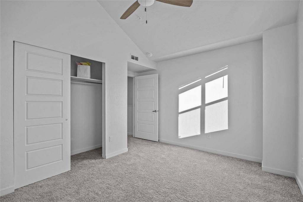 702 Makenzie River Rd - Photo 2