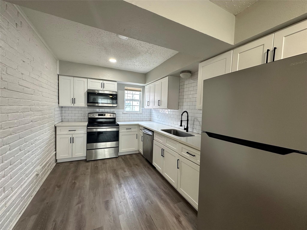9711 Linkmeadow Lane - Photo 8