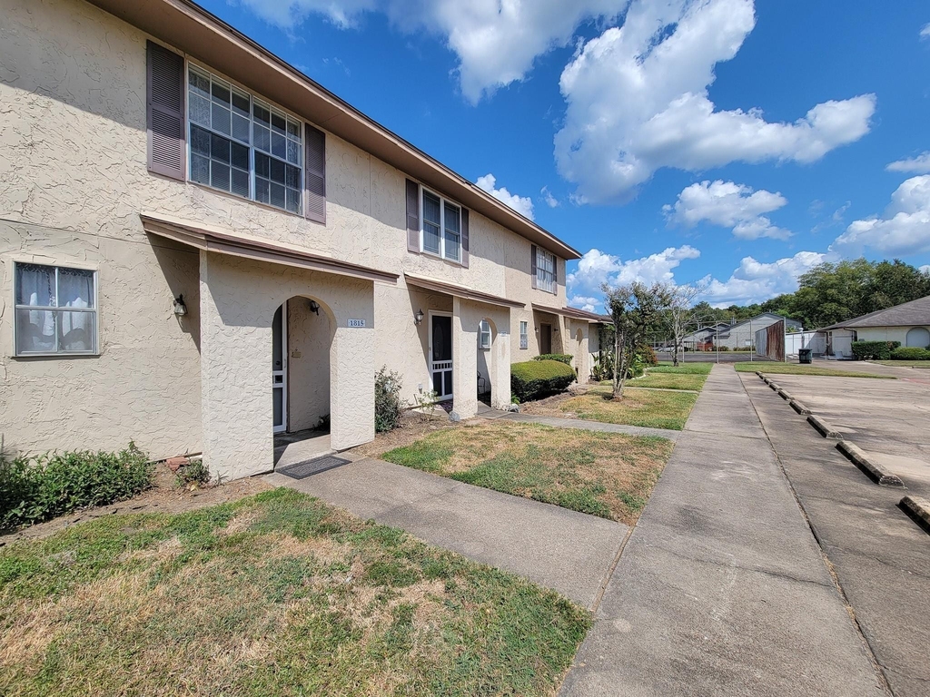 1815 Country Village Boulevard - Photo 33