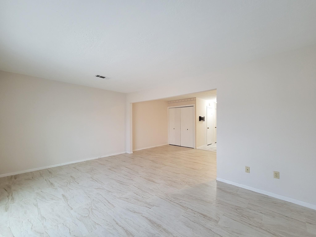 1815 Country Village Boulevard - Photo 15