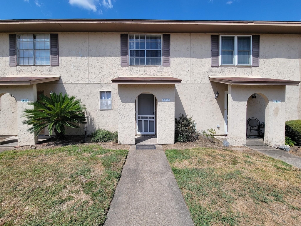 1815 Country Village Boulevard - Photo 0