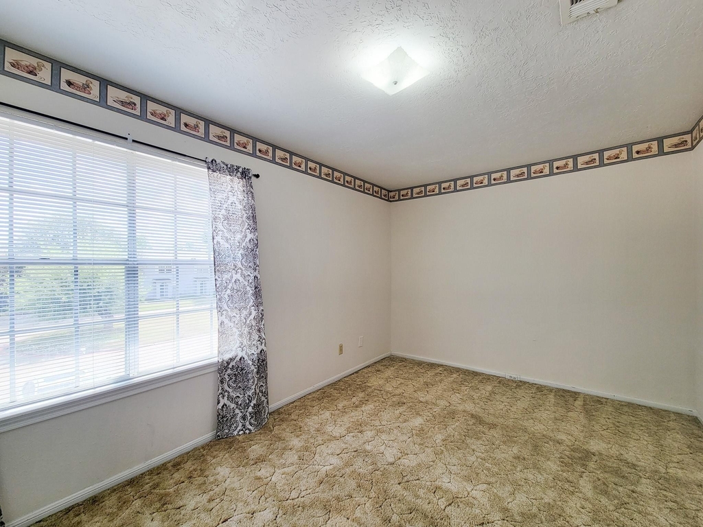 1815 Country Village Boulevard - Photo 2