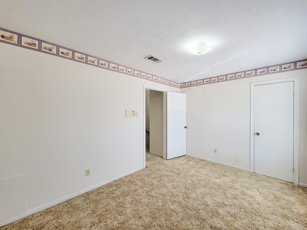 1815 Country Village Boulevard - Photo 5