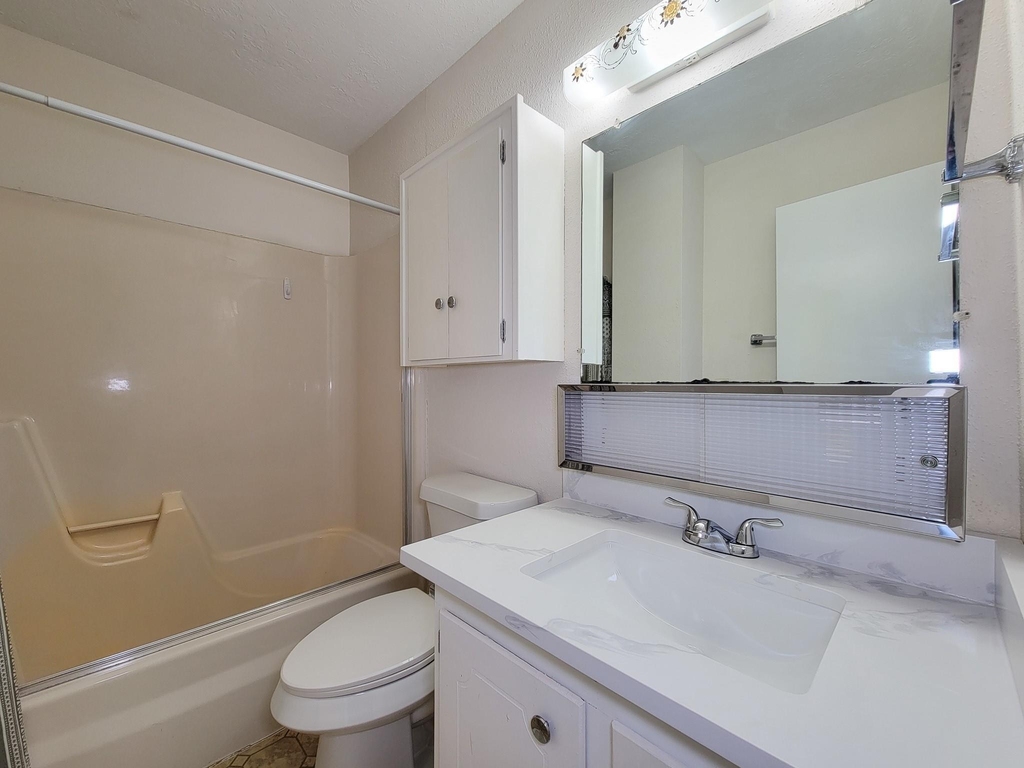 1815 Country Village Boulevard - Photo 9
