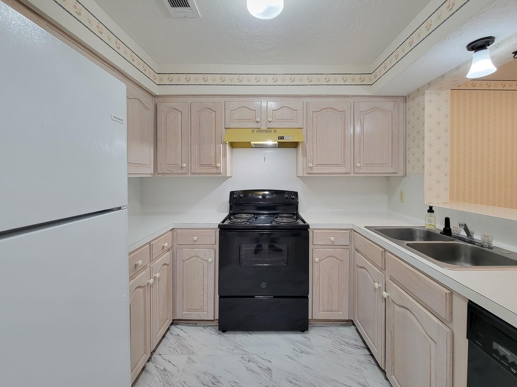 1815 Country Village Boulevard - Photo 32