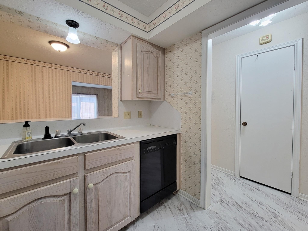 1815 Country Village Boulevard - Photo 28