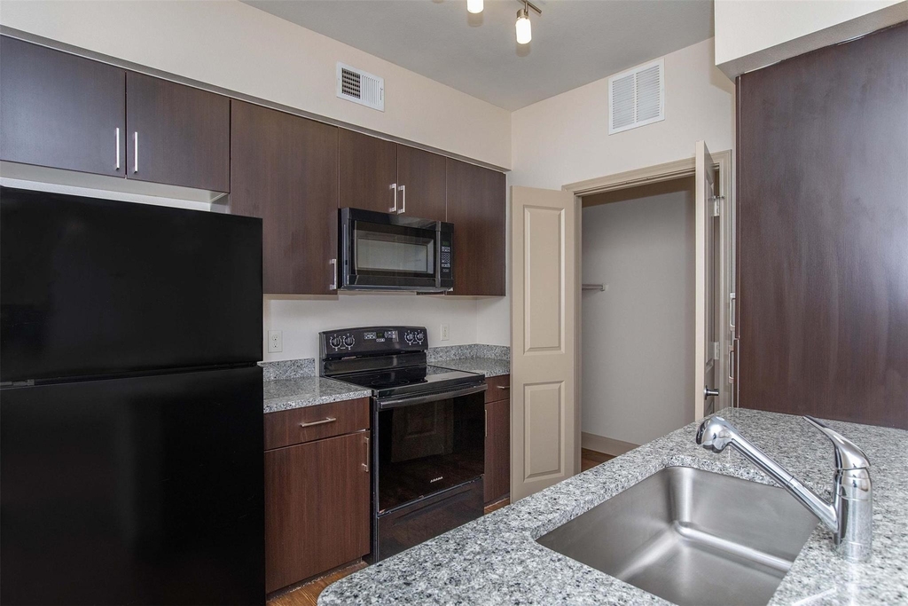 2930 Plum Creek Lane - Photo 4