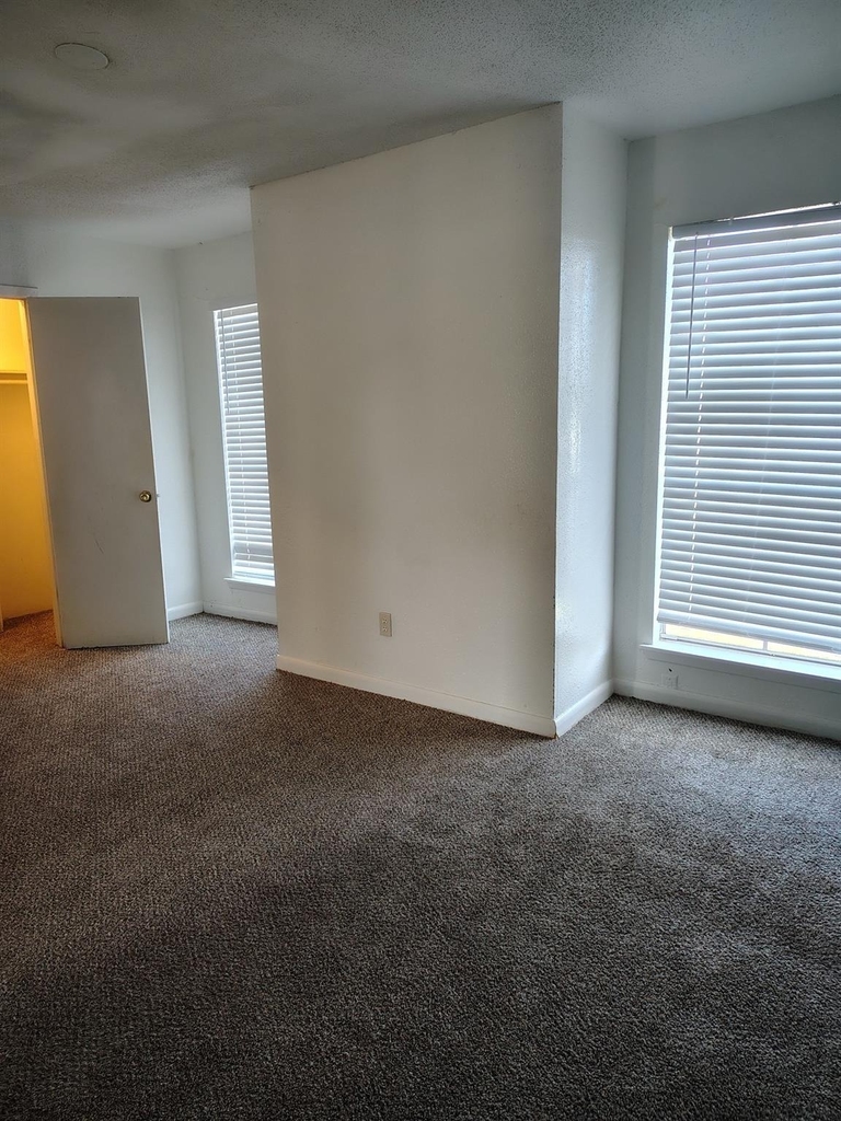 5625 Antoine Drive - Photo 6