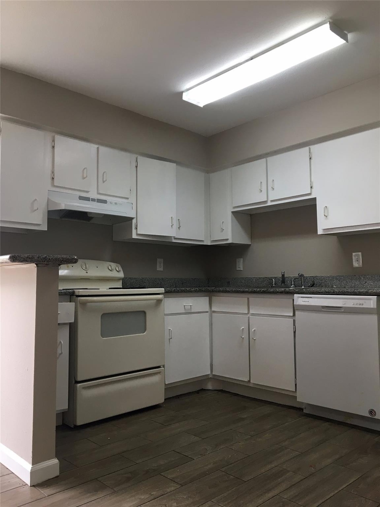 5625 Antoine Drive - Photo 9