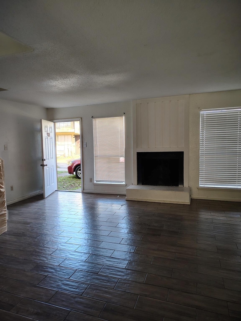 5625 Antoine Drive - Photo 10