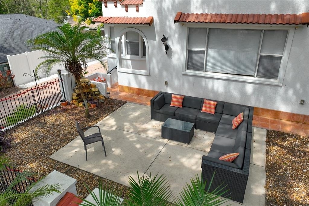229 E 6th Avenue - Photo 2