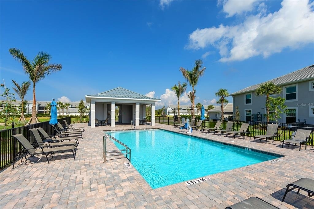 14214 Heritage Landing Boulevard - Photo 4