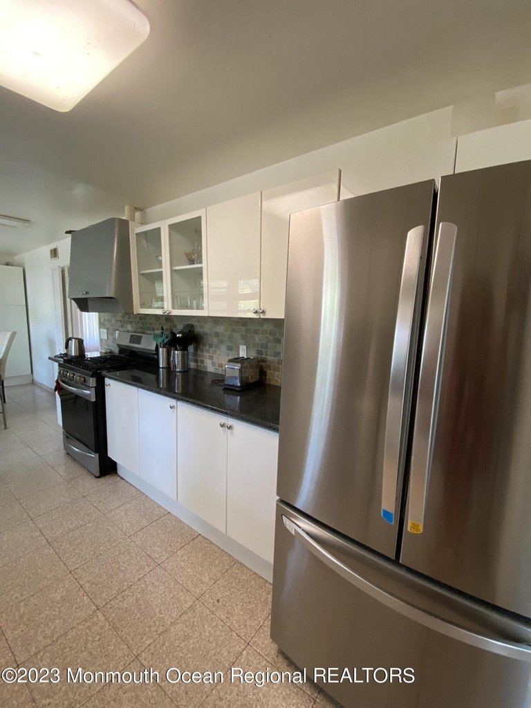 275 Garfield Avenue - Photo 3