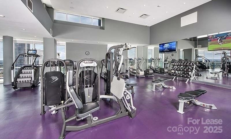 225 S Poplar Street - Photo 11