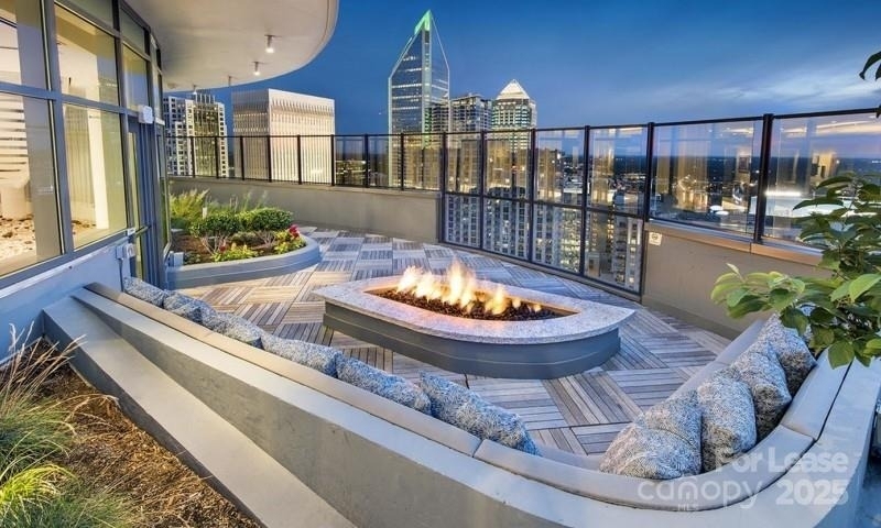 225 S Poplar Street - Photo 9
