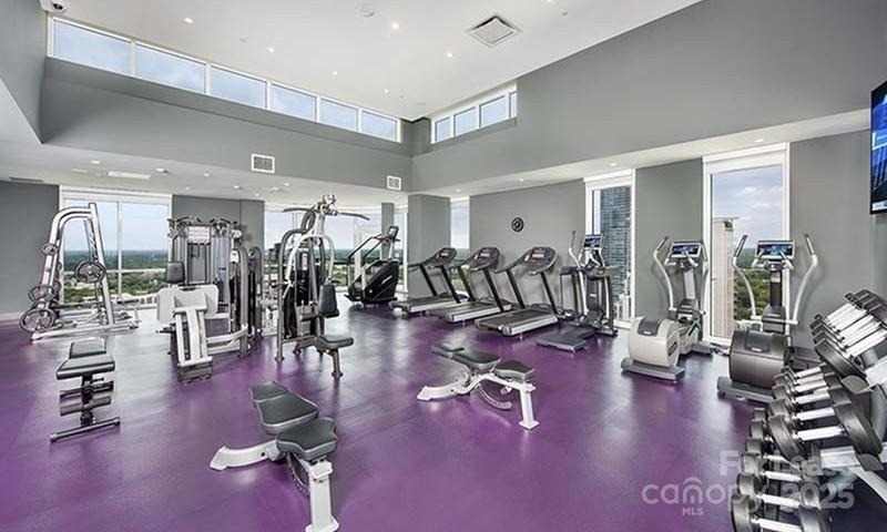 225 S Poplar Street - Photo 7