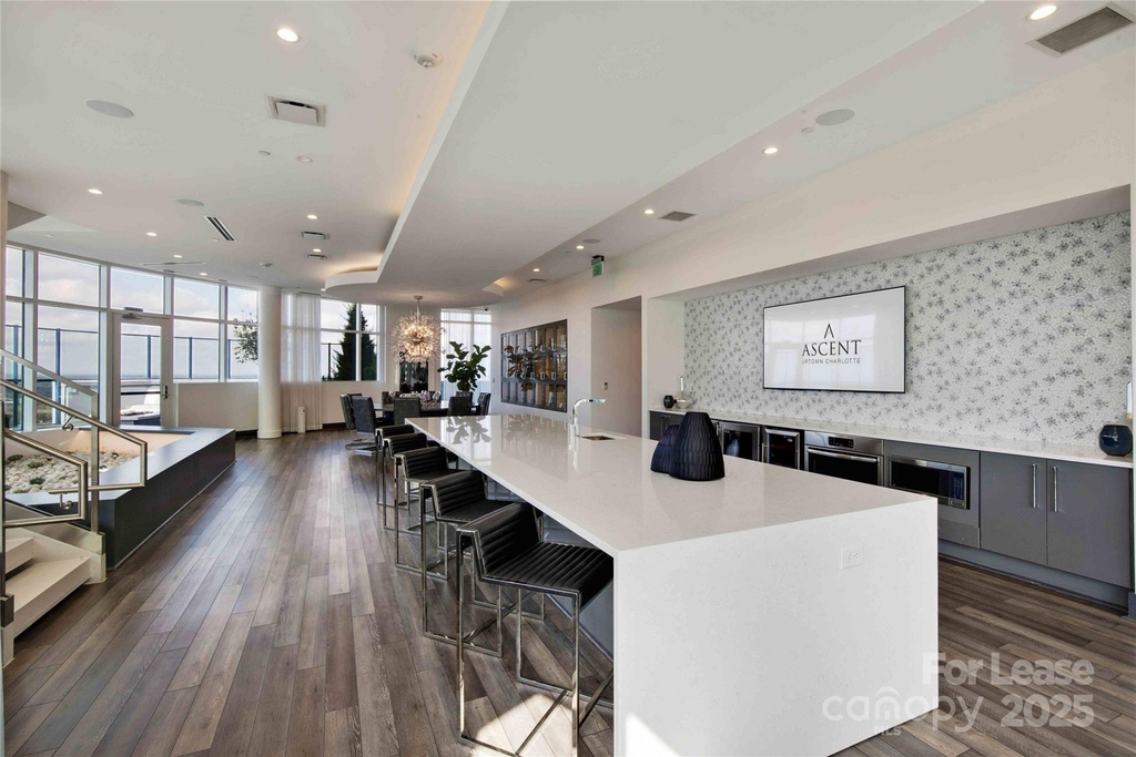 225 S Poplar Street - Photo 10