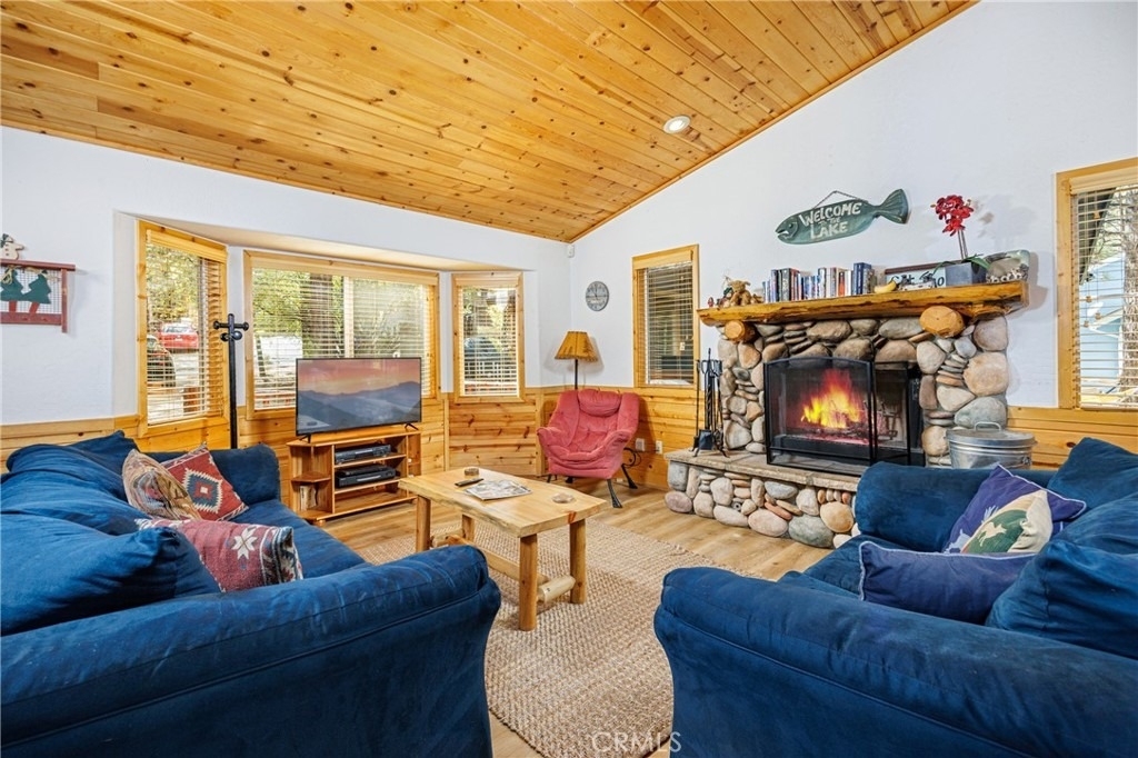 517 Sugarloaf - Photo 1