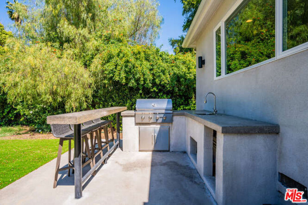 5907 Jumilla Avenue - Photo 10