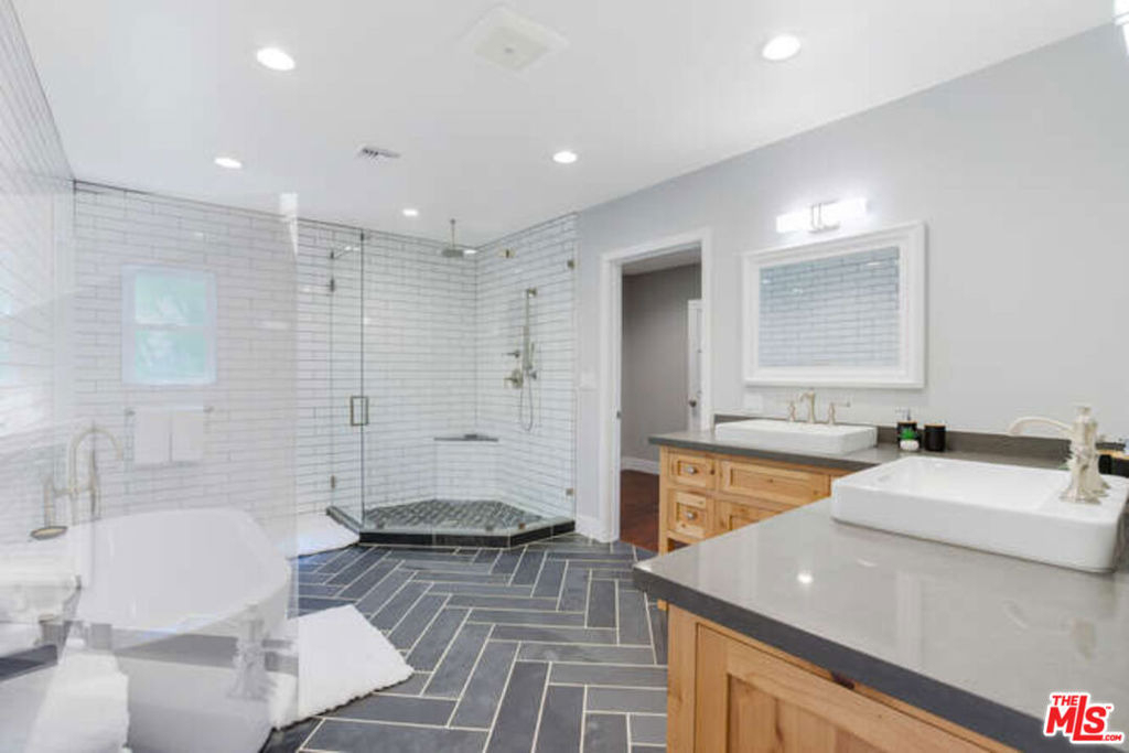 5907 Jumilla Avenue - Photo 7