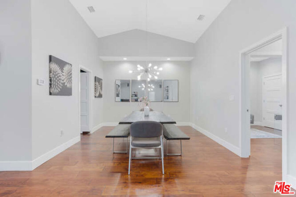 5907 Jumilla Avenue - Photo 20