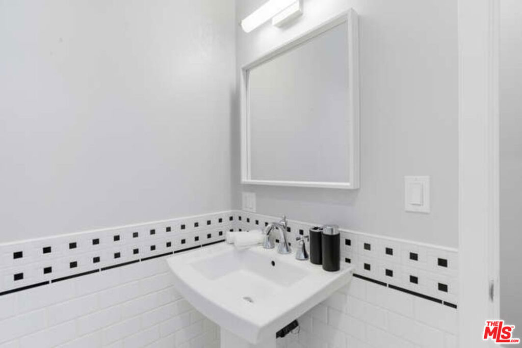 5907 Jumilla Avenue - Photo 25