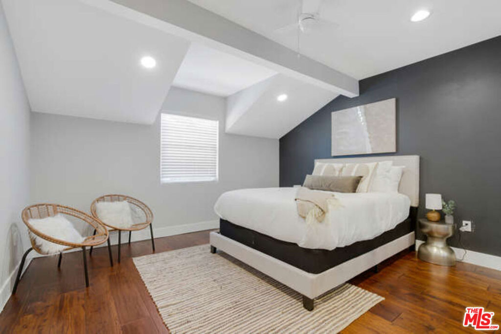 5907 Jumilla Avenue - Photo 16