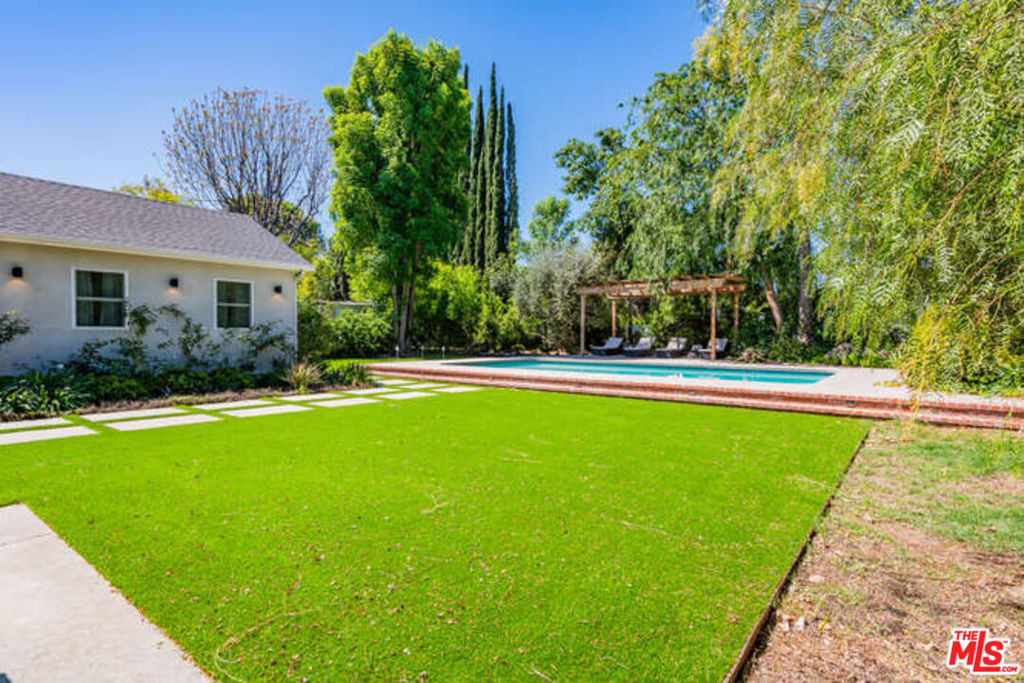 5907 Jumilla Avenue - Photo 13