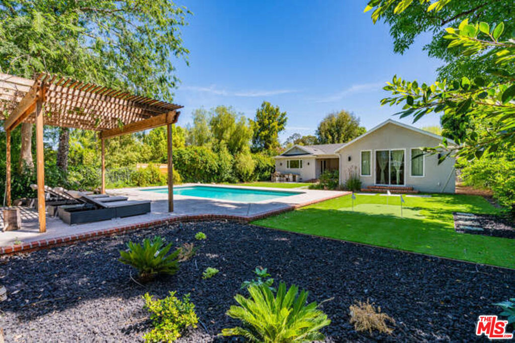 5907 Jumilla Avenue - Photo 0