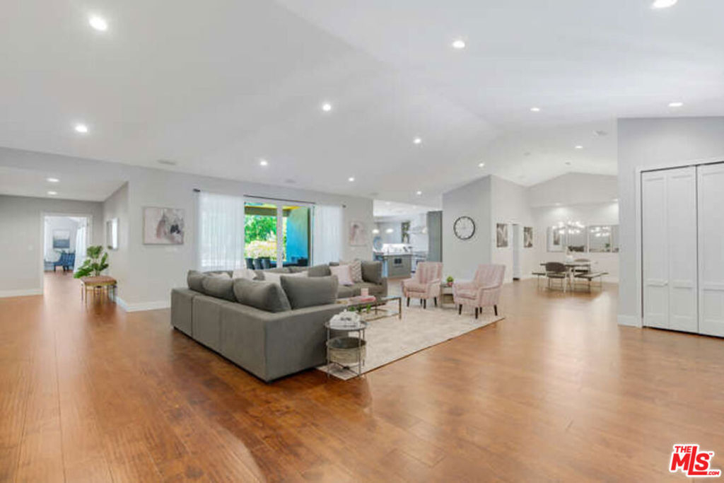 5907 Jumilla Avenue - Photo 12