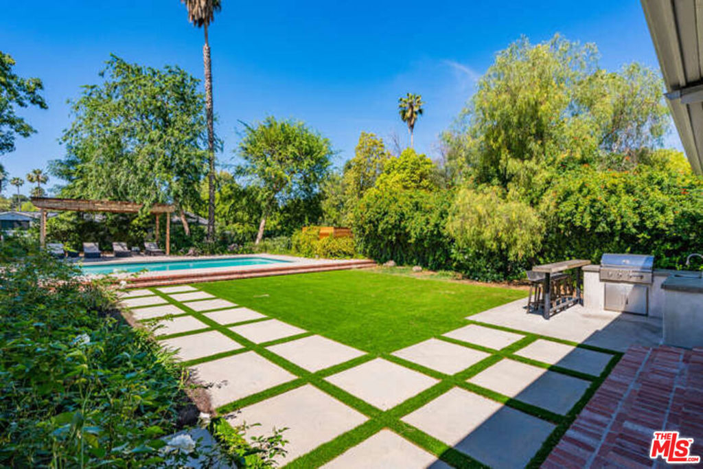 5907 Jumilla Avenue - Photo 1