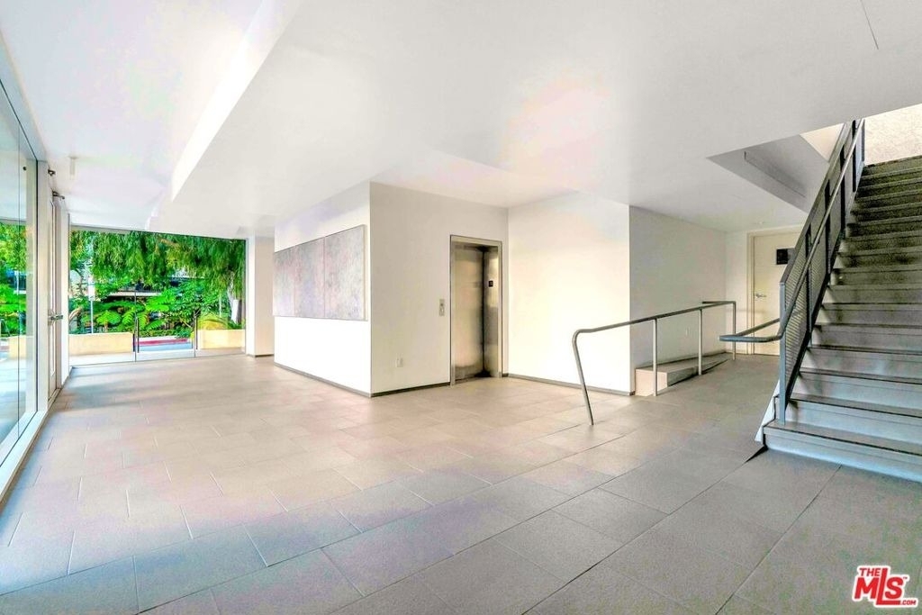 9005 Cynthia Street - Photo 2
