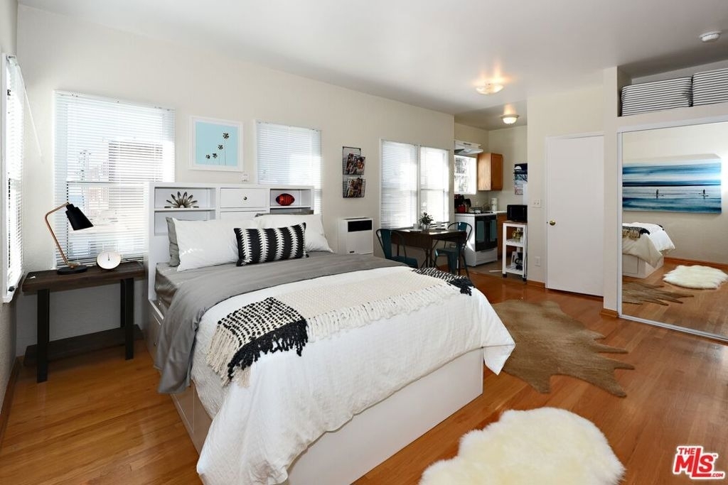 26 Breeze Avenue - Photo 0