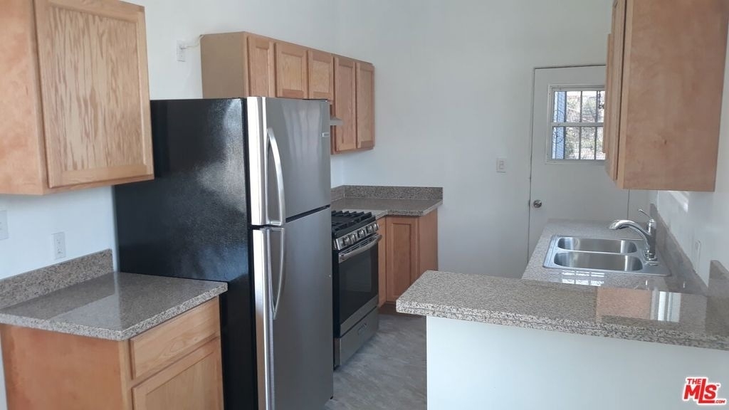 5017 Crenshaw Boulevard - Photo 9