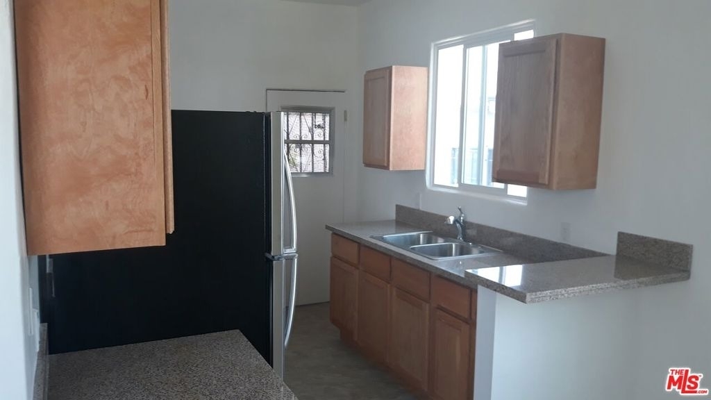 5017 Crenshaw Boulevard - Photo 3